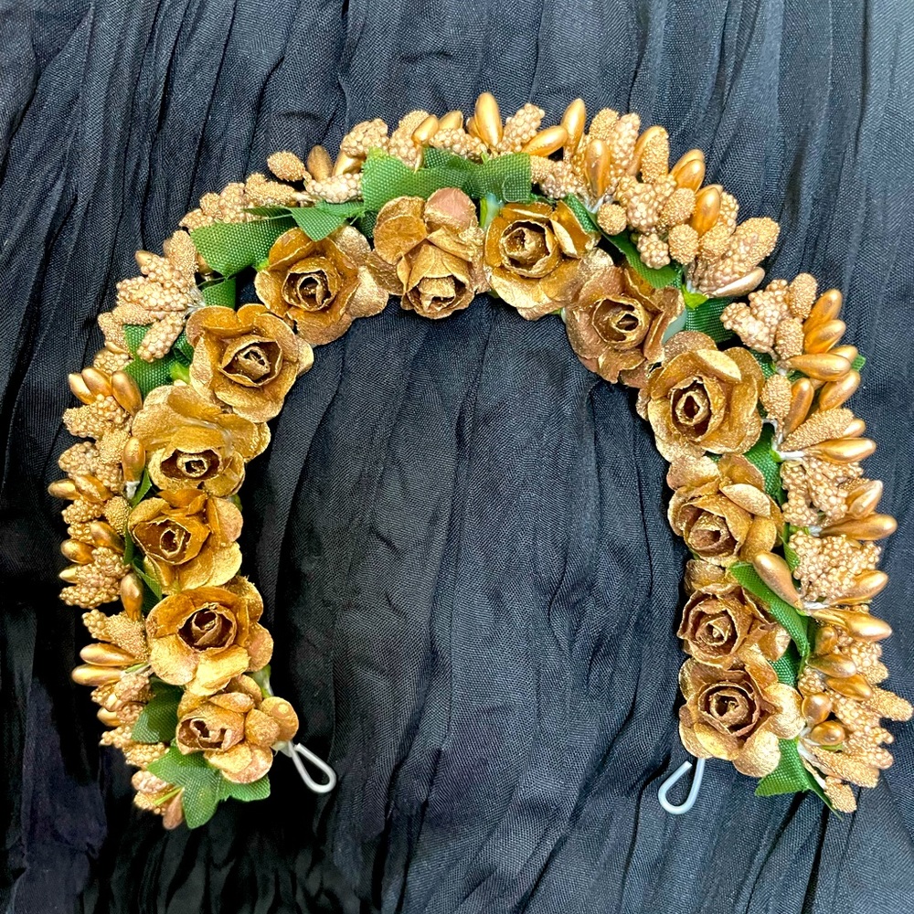 Artificial flower garland for hair dressing